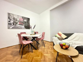 Holiday Apartments PIATA ROMANA with Balcony